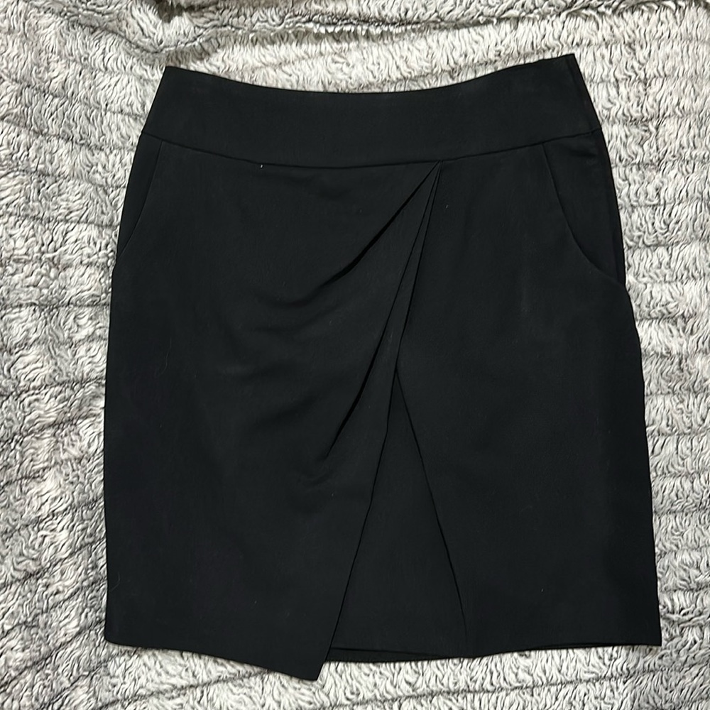 BNWT H&M Tulip Skirt in Black Size 6 US 36